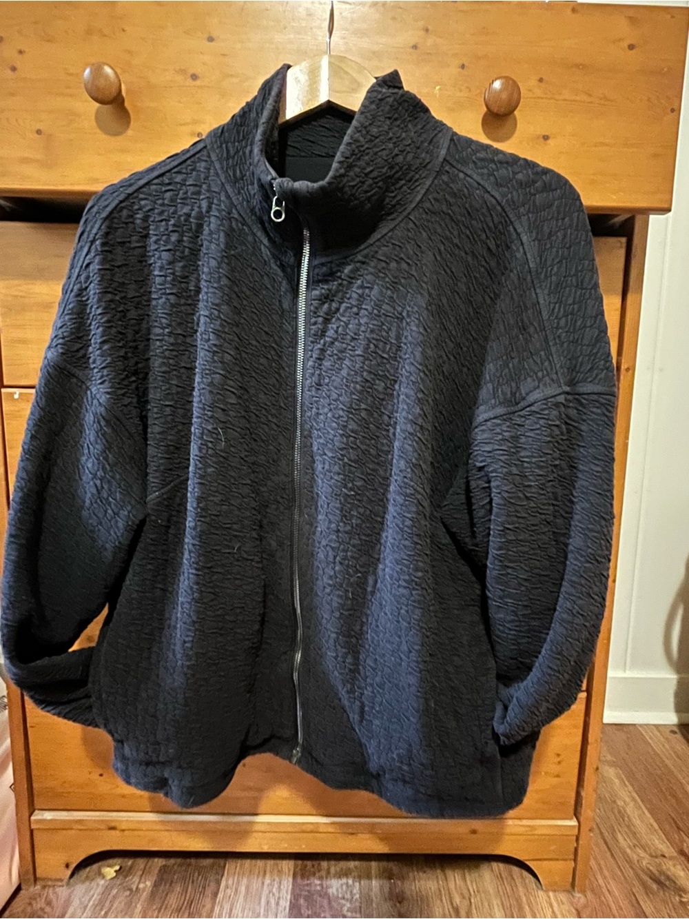 Lululemon black Rippled full
Zip quilted jacket - Picture 5 of 8